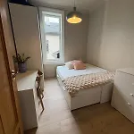 Cozy And With Two Bedroom Apartmán