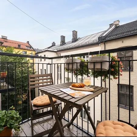 Cozy And With Two Bedroom Apartment *