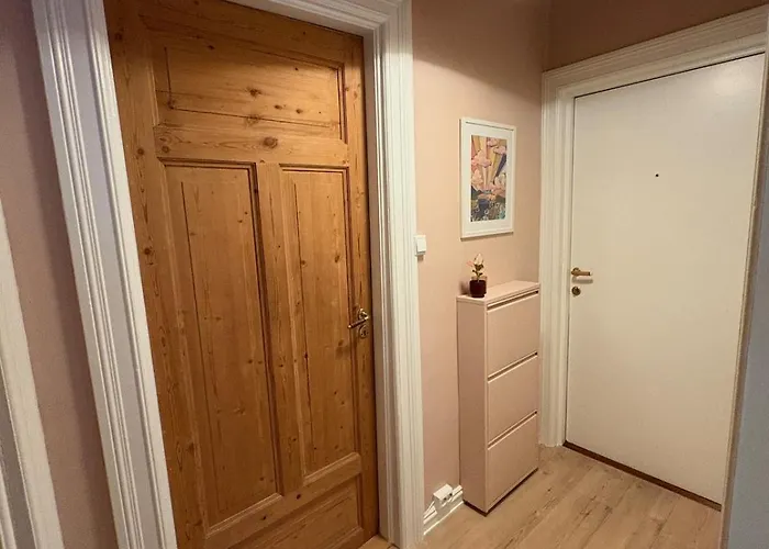 Cozy And With Two Bedroom Apartment *