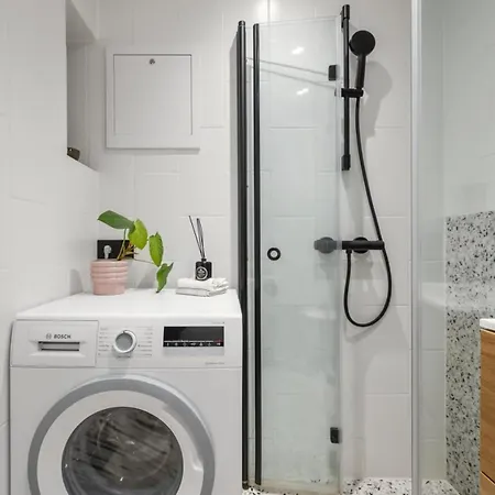 Apartment Cozy And With Two Bedroom *